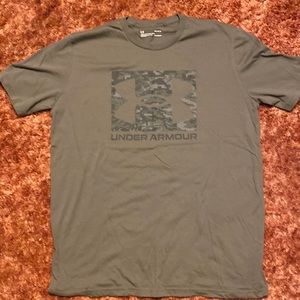 Under Armour Heatgear T-Shirt. Size Large